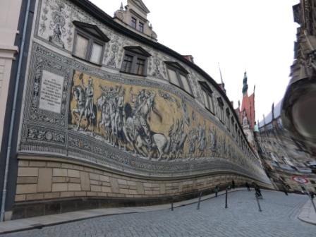 Der Fürstenzug in Dresden hat beide Weltkriege überlebt