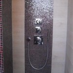 Mosaikbordüre in der Dusche